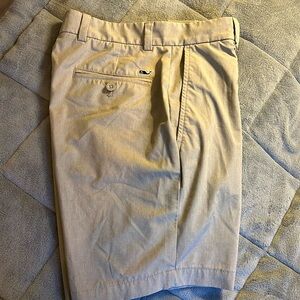 Vineyard Vines performance material flat front men’s khaki shorts